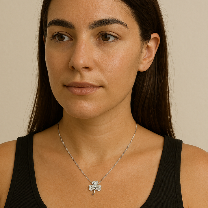 Clover leaf necklace