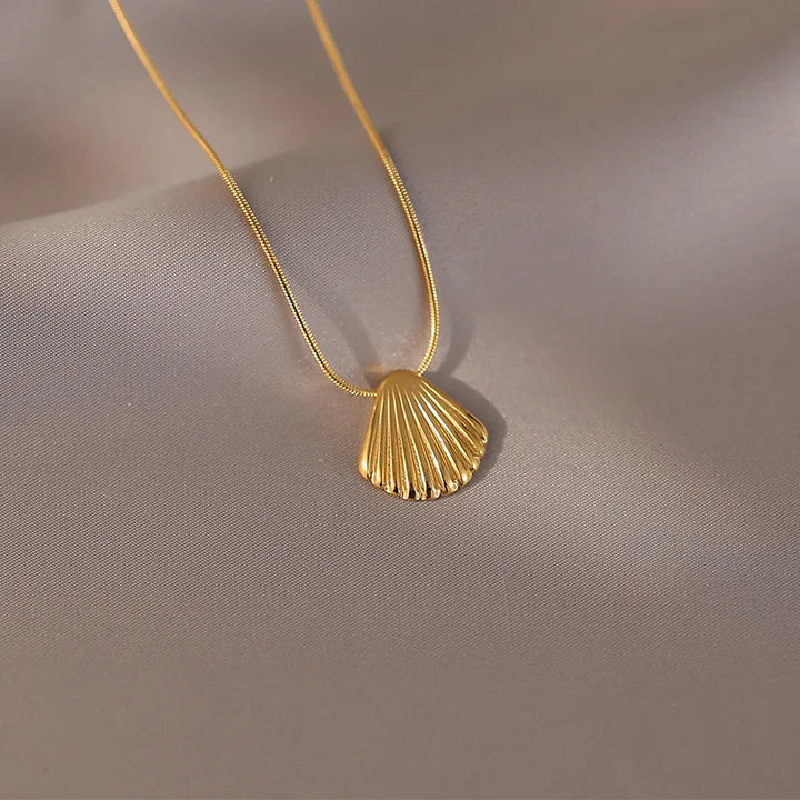 Amy necklace