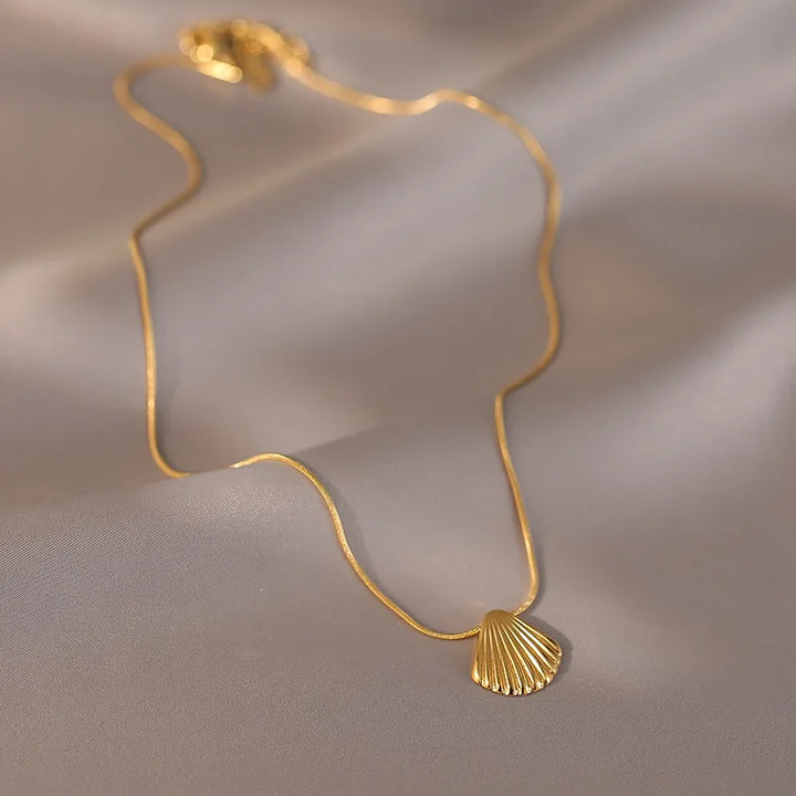 Amy necklace